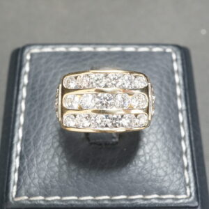 แหวนเพชรแถว