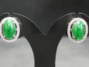 ต่างหูหยกประดับเพชร