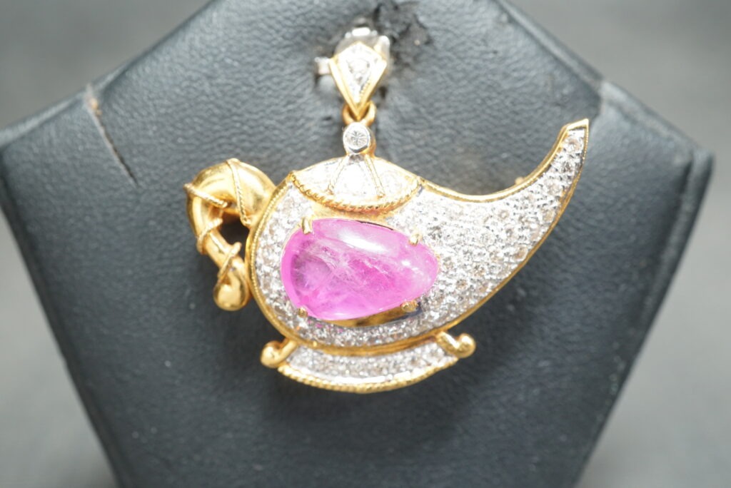 จี้ตะเกียงประดับทับทิมพม่า เพชร