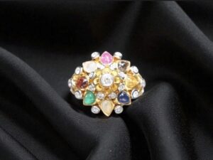แหวนนพเก้าประดับเพชร